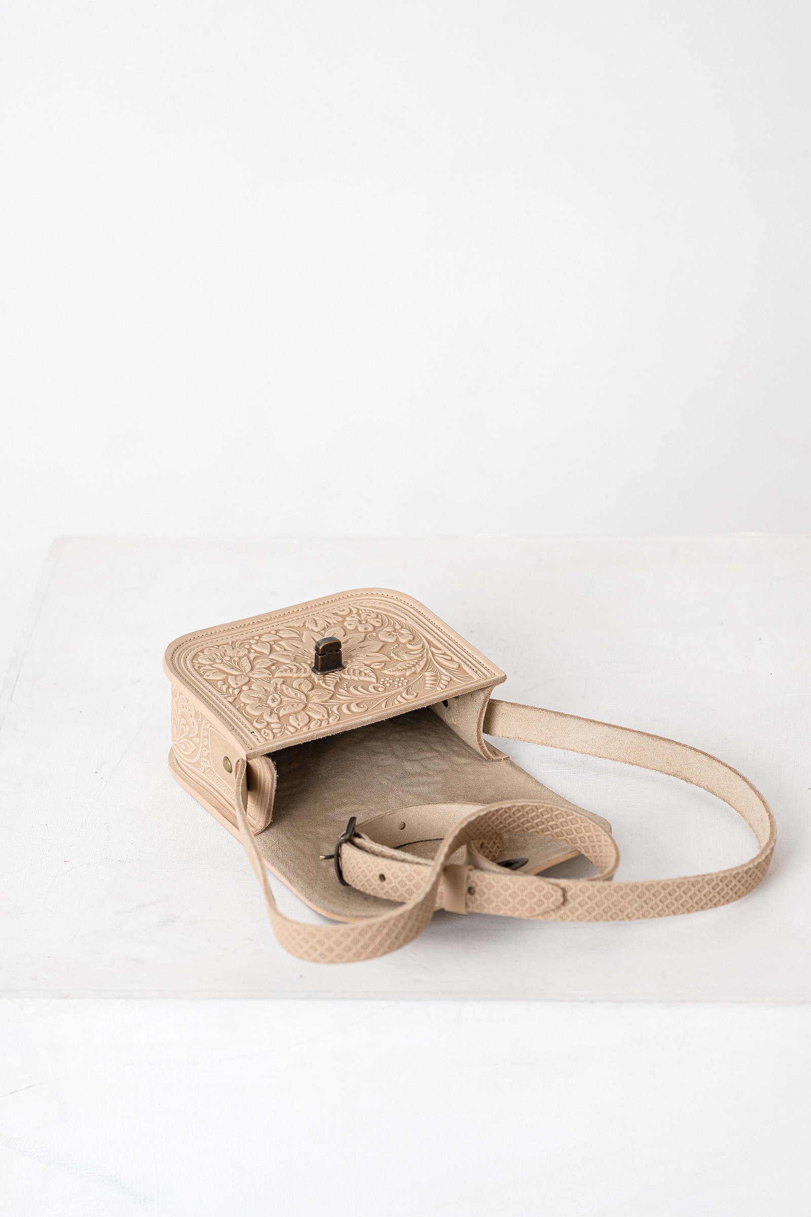 F9E7DB00-713D-475C-B739-96A3698E216C