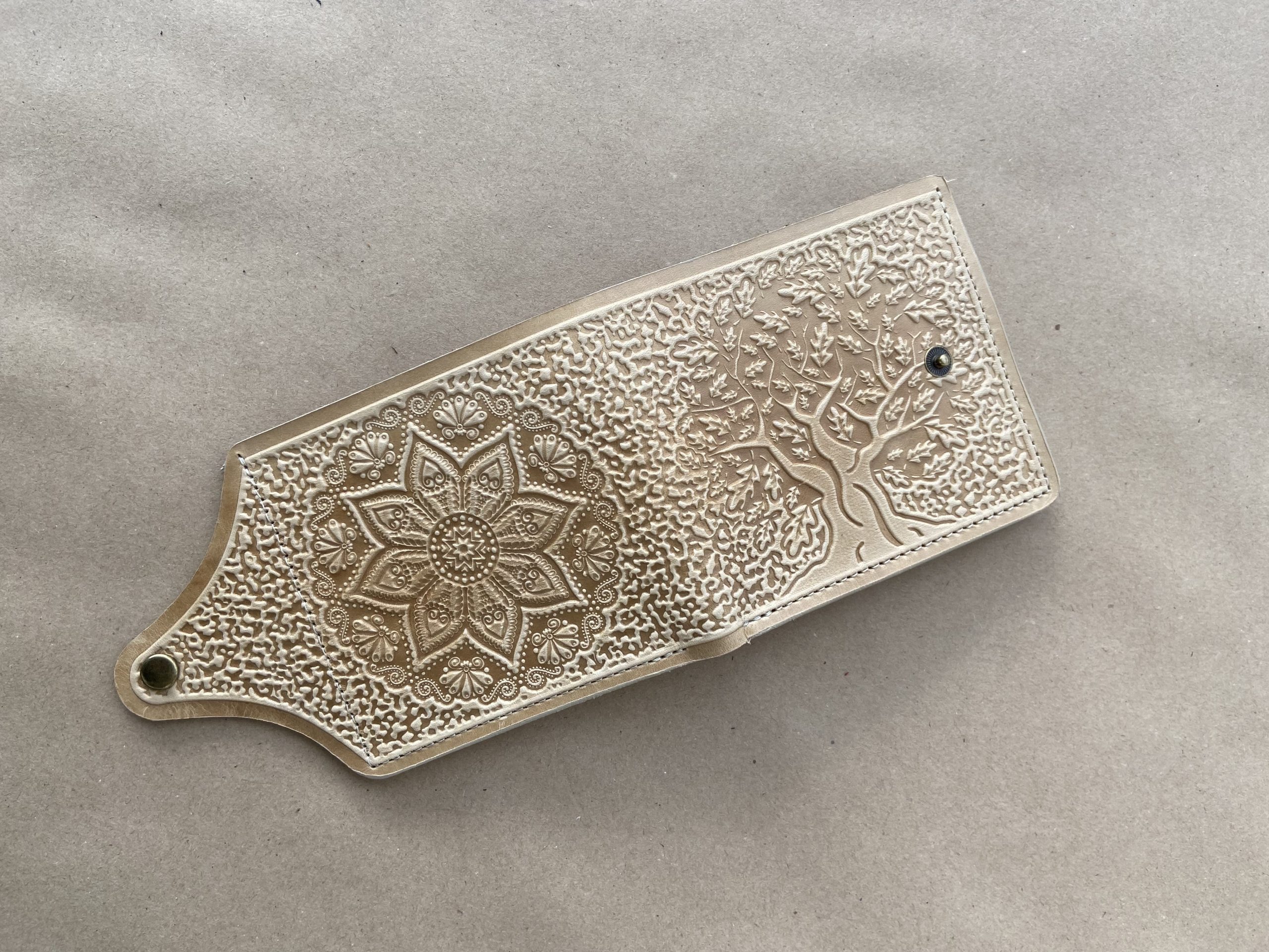 9F2384FB-04A0-4402-836B-692B88386DB1