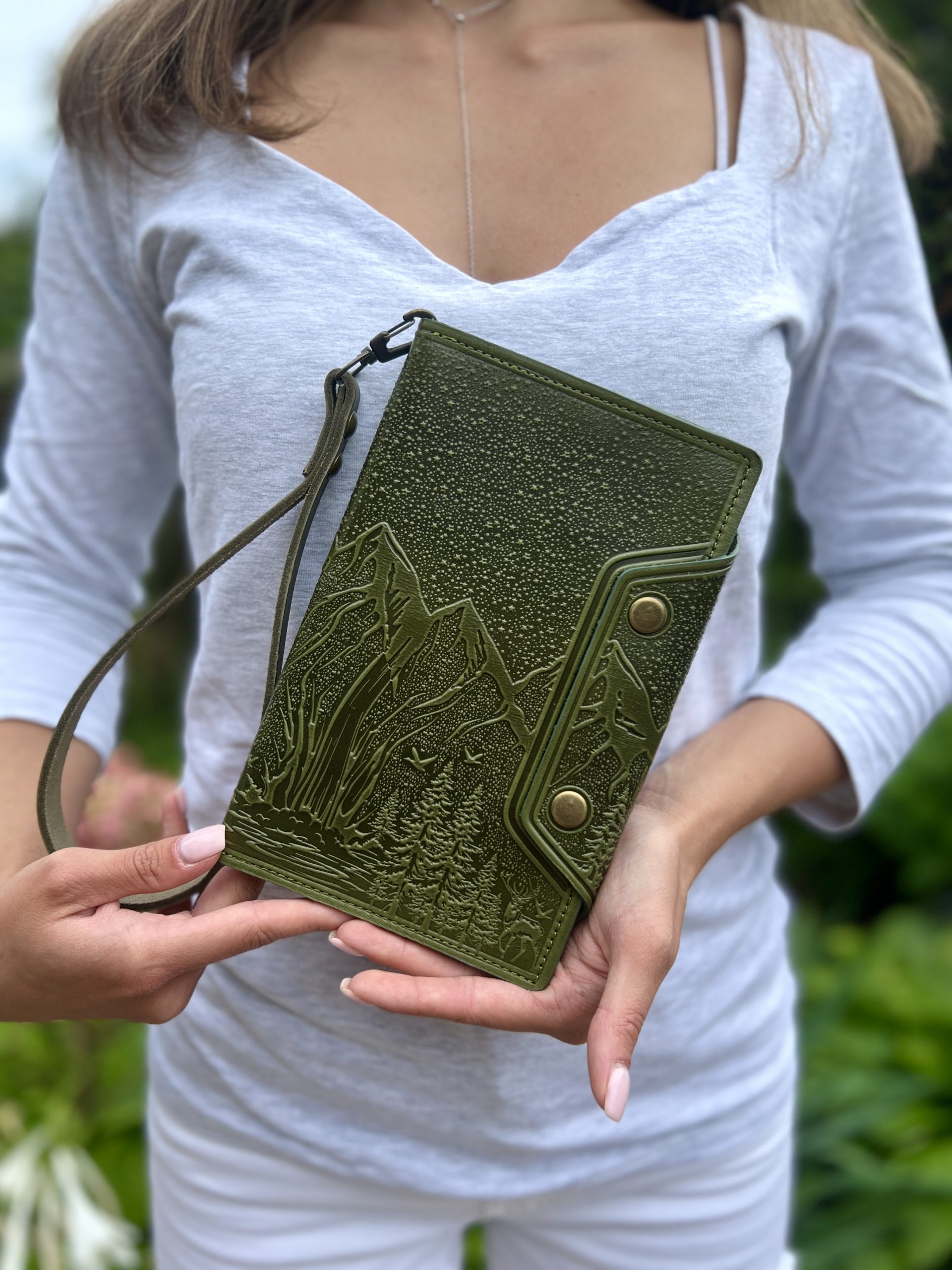 8FC30A8B-DAF6-4796-AED6-5246A2CA0351